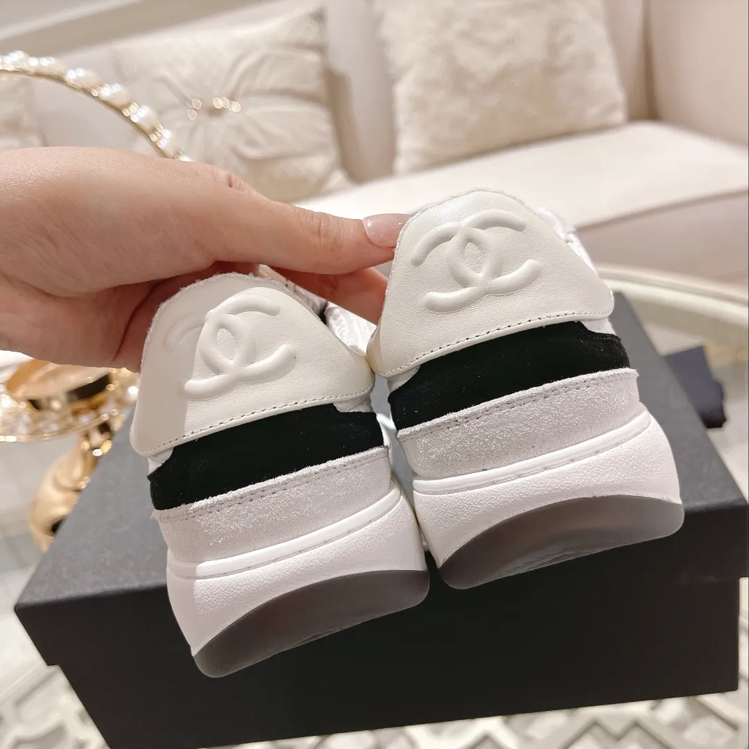 👟👟Ex-factory price 600 Chanel 23C Latest hot style Panda Black and white sneakers Casual sneakers Xiaoxiang Year-end hot item Classic black and white Panda color diamond fresh color matching Coco girls must buy, super beautiful fabric: original customized cowhide + technical cloth inner lining: original imported breathable mesh lining outsole: original molded rubber + T👟👟 ex-factory price U combination Bottom thickness: 3CM Size: Women's 35-40